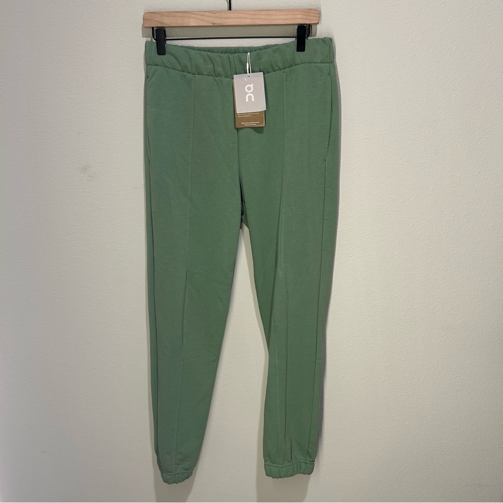 NWT On Cloud Women’s Club Pants Fern Size Medium